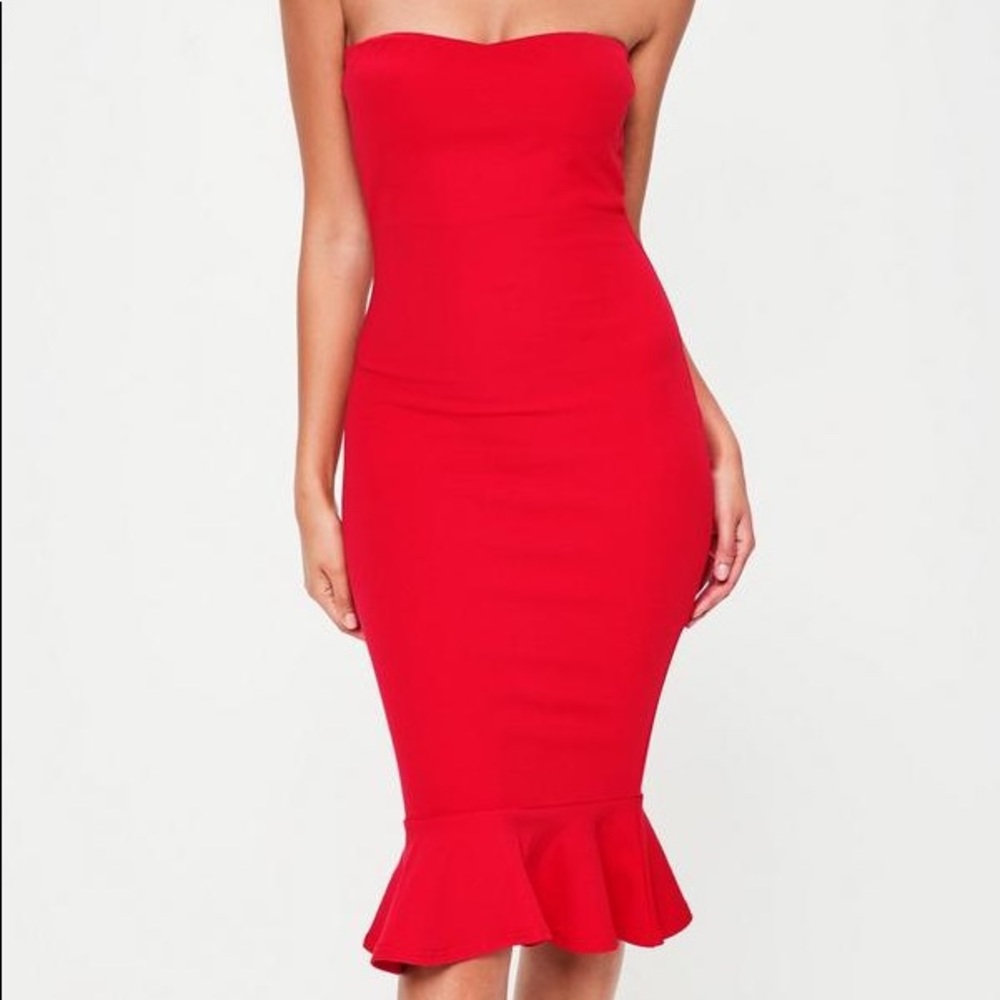 Missguided: Bandeau Red Dress with Frill Hem 👗